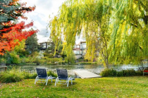 Riverfront Bend by AvantStay Private Dock Large Yard w Views Hot Tub